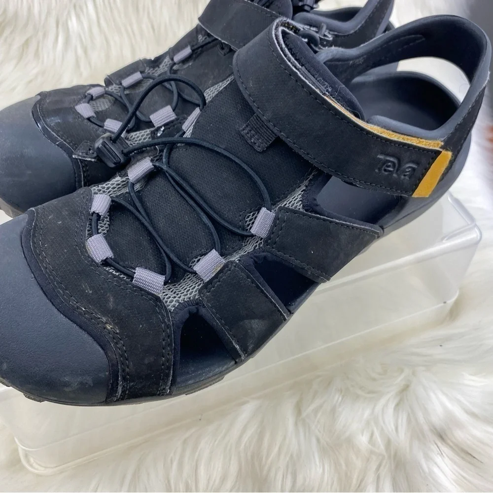 TEVA HIKING SANDALS SIZE 10 MAN
